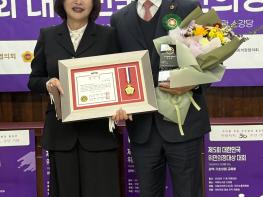 이택수 도의원, 대한민국 위민의정대상 ‘광역의회 우수상’, ‘문화체육관광위원장상 수상’ 기사 이미지